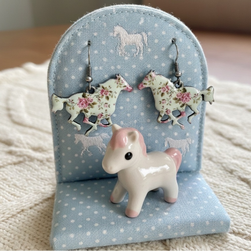 Floral Horse Earrings 🐎